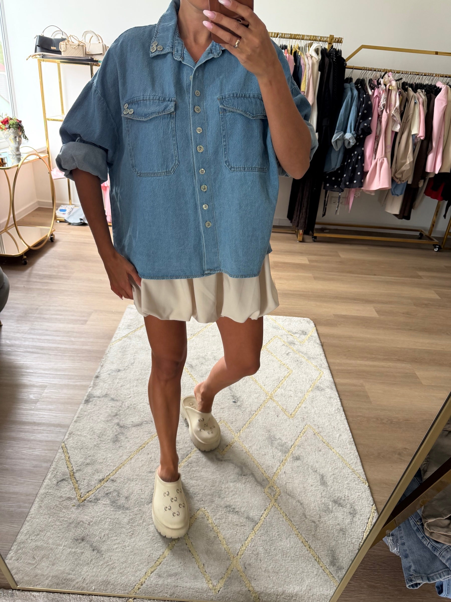 Šviesiai mėlyni oversize džinsiniai marškiniai KAMA shop