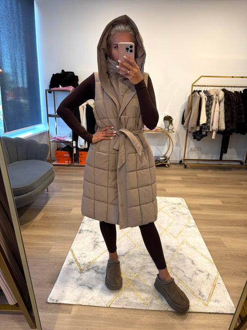 Smėlinė ilga pūsta liemenė su gobtuvu moterims KAMA shop