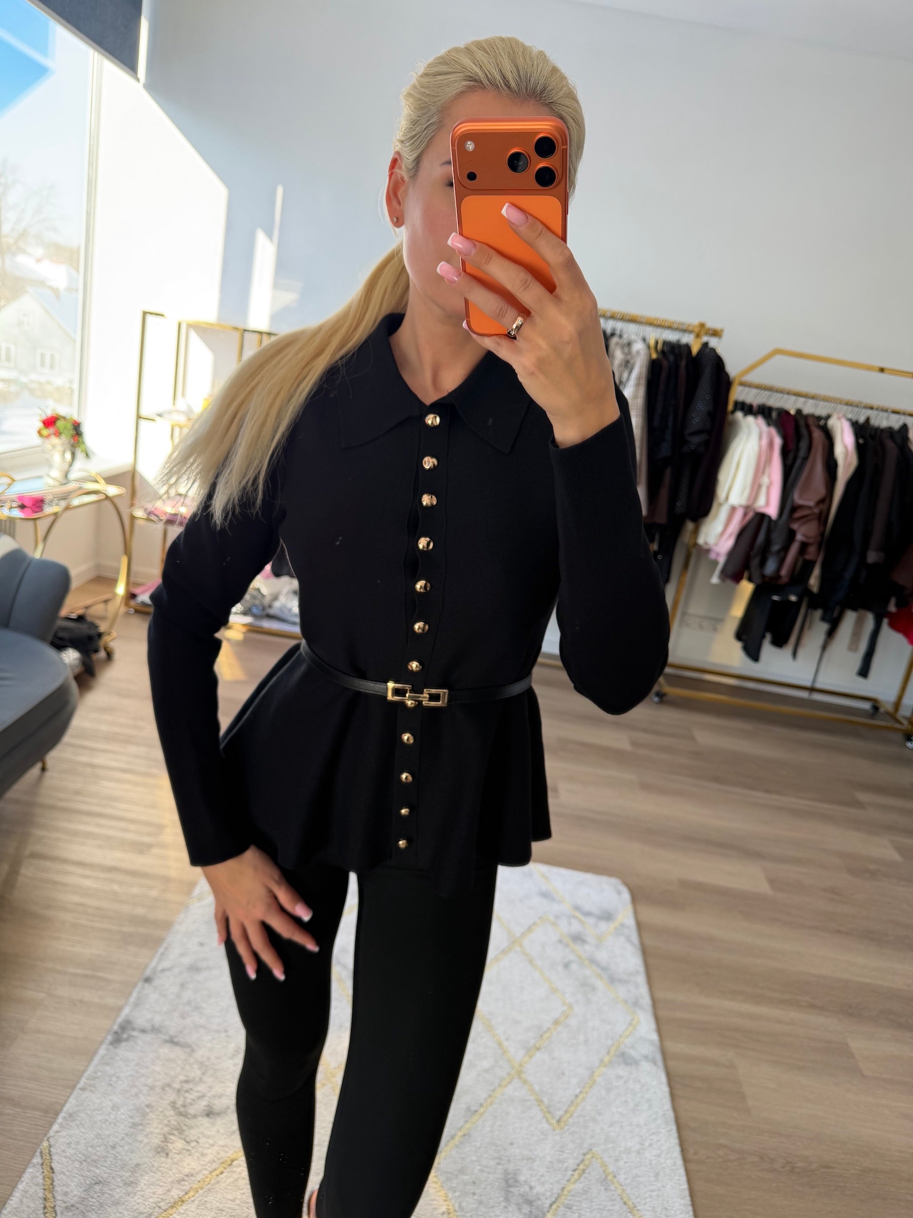 Moteriška juoda elegantiška palaidinė su dirželiu KAMA shop