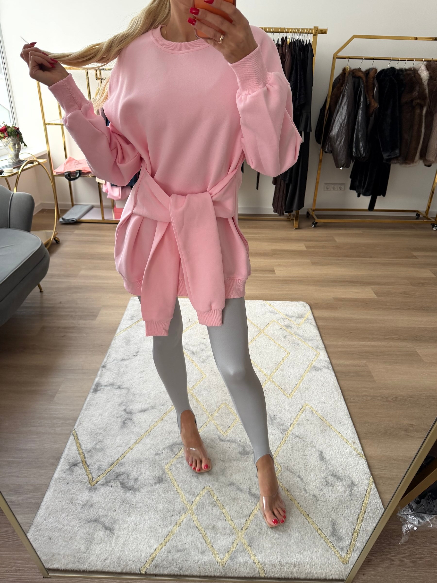 Virelle rožinis oversized džemperis su užrišto džemperio imitacija KAMA